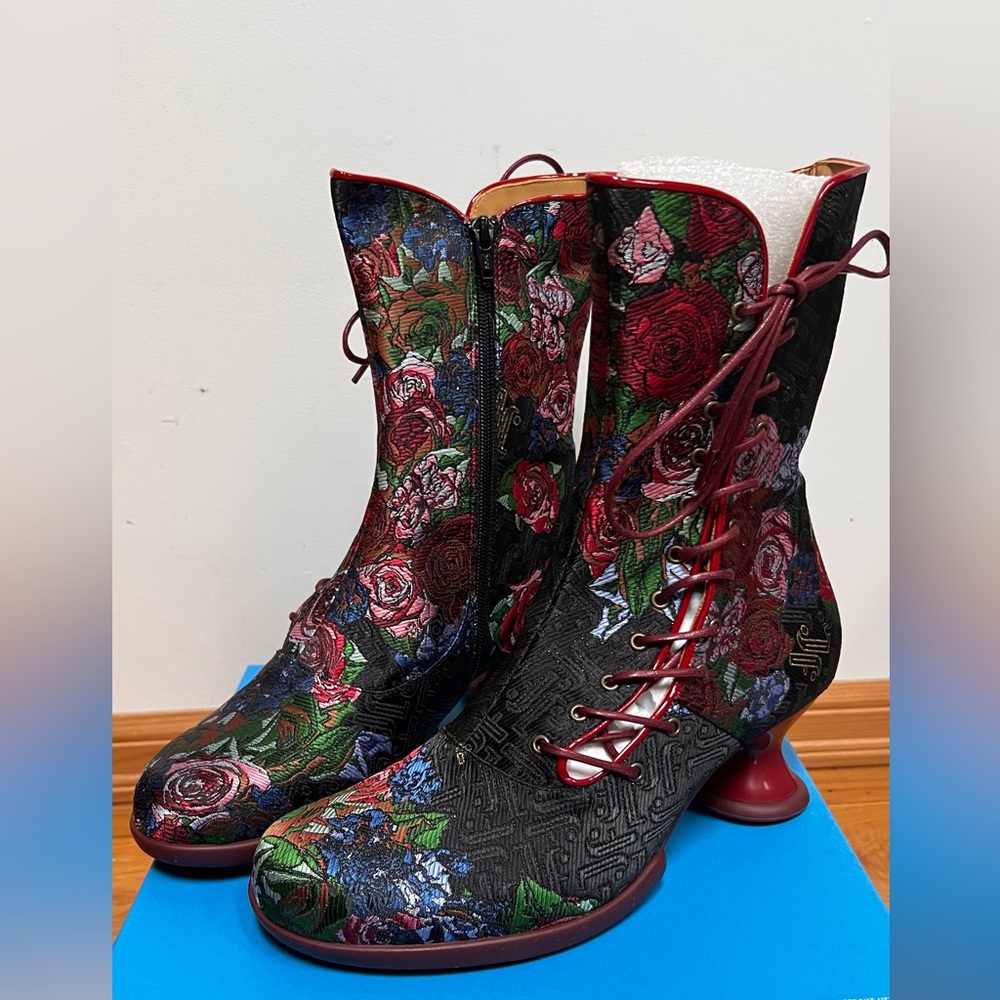 John Fluevog Spontaneous side lace boot-size 9